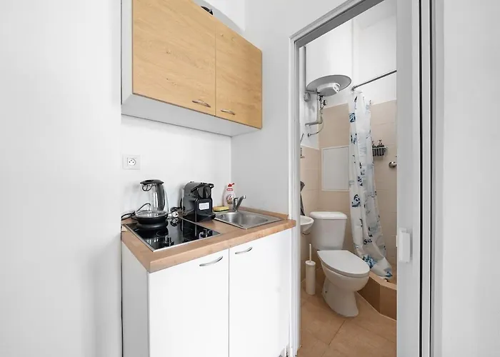 Cozy Near דירה פראג