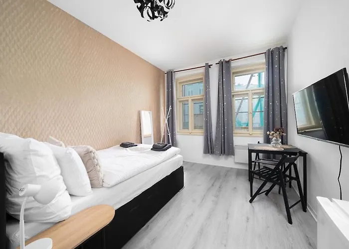 Cozy Near דירה פראג