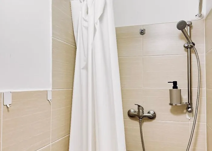 Cozy Near דירה פראג