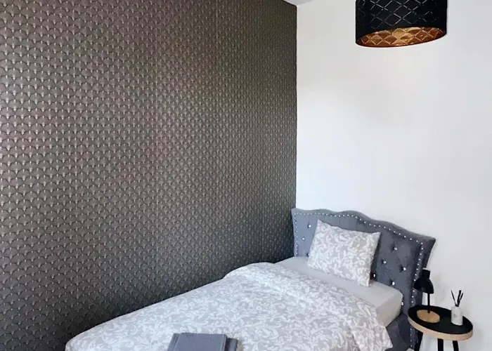 דירה Cozy Near פראג
