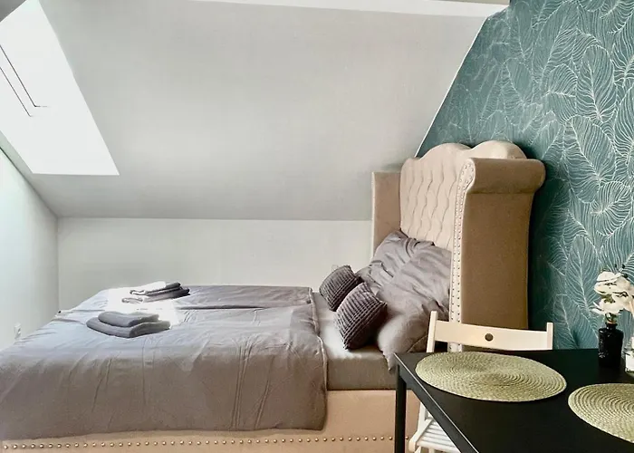 Cozy Near דירה פראג