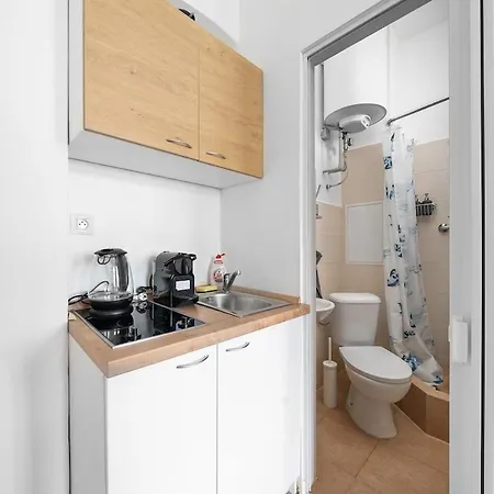 Cozy Near דירה פראג