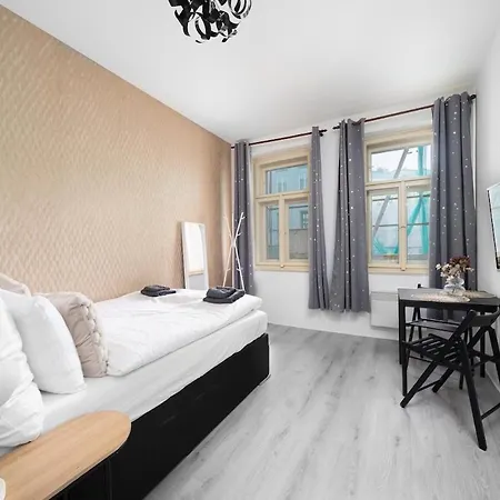 Cozy Near דירה פראג