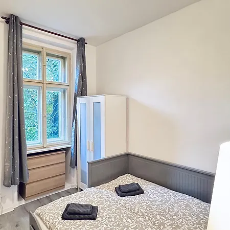 Cozy Near דירה פראג