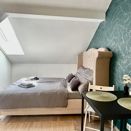 Cozy Near דירה פראג